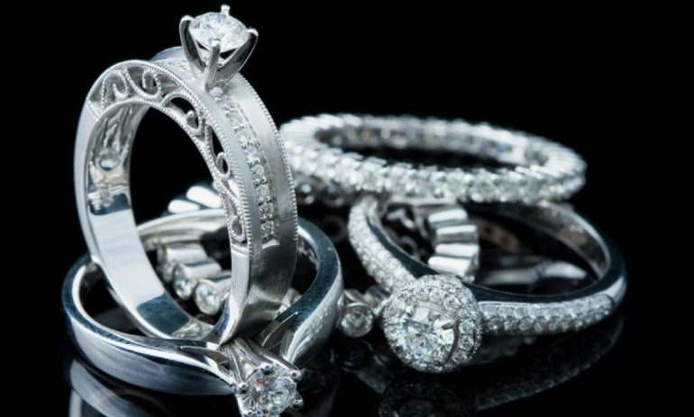 Самые частые ошибки при продаже кольца с бриллиантами и как их избежать