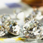 Залог бриллиантов или продажа: что выгоднее при срочной нехватке денег