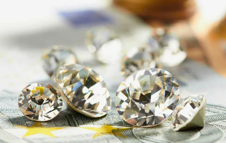 Залог бриллиантов или продажа: что выгоднее при срочной нехватке денег